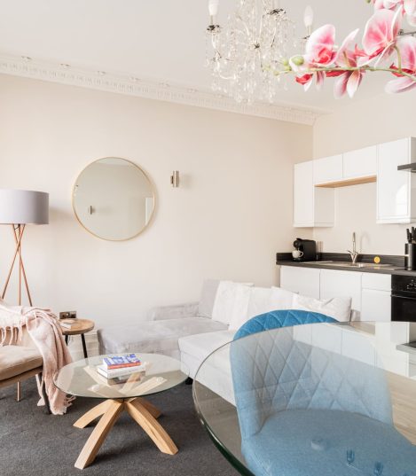 Bright open-plan living room and kitchen in a Red Kite Hosts managed holiday let